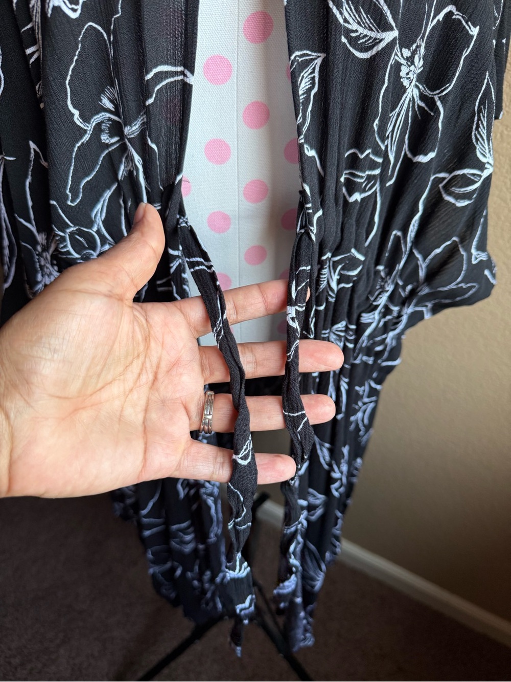 Black and White Floral Knit Fashion Ruana - Picture 6 of 6
